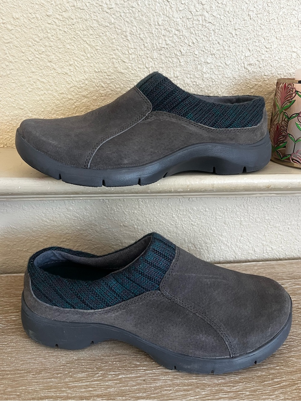 Dansko Emily Suede Slip On Clogs Women’s Size 8 EU 38